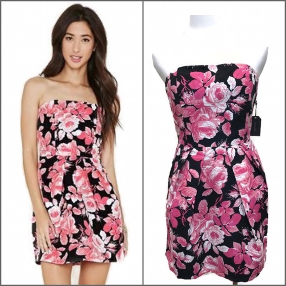 Forever 21 Dresses & Skirts - 𝅺Strapless Rose Print Dress